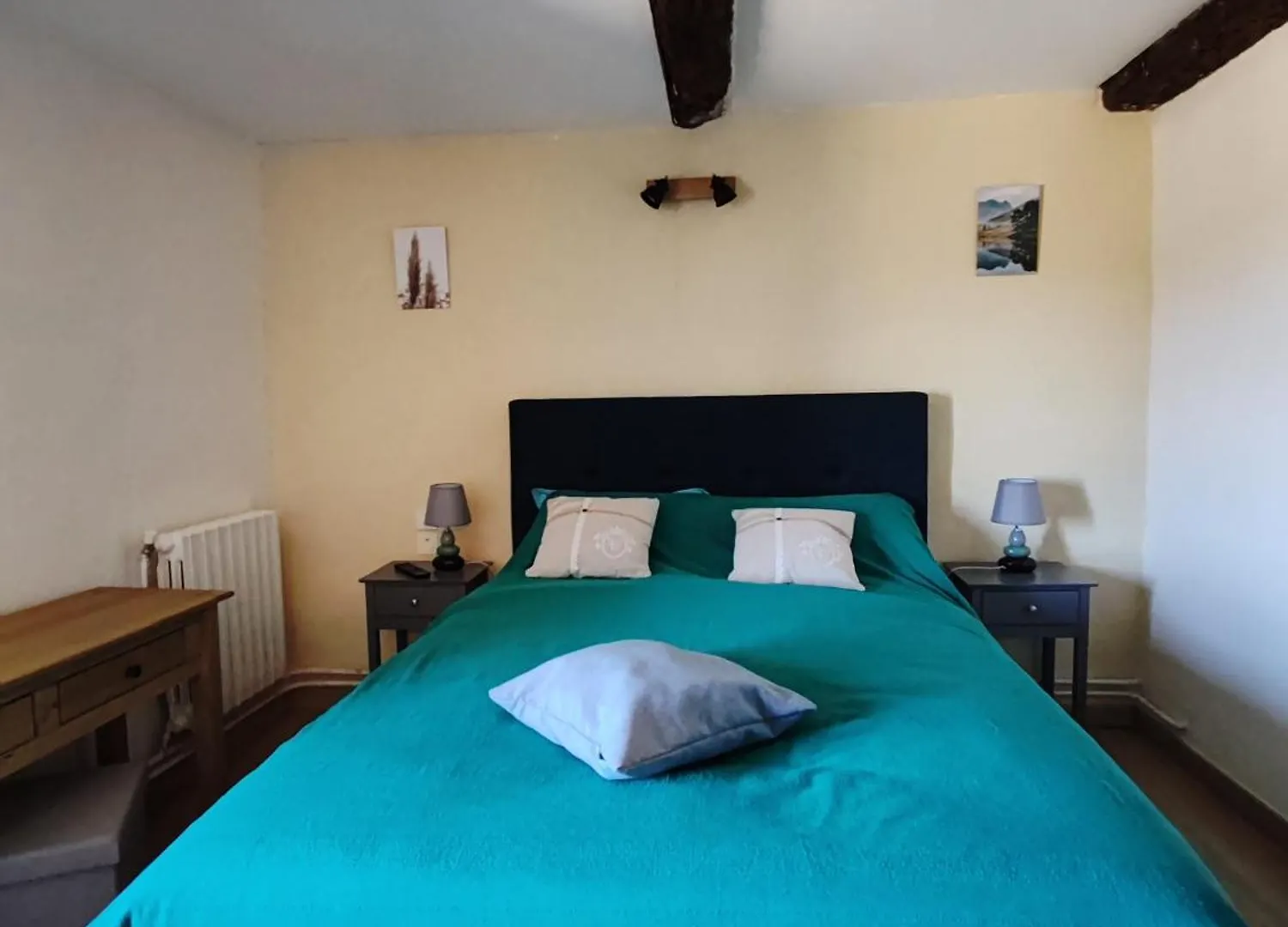 Chambres D'Hotes L'Amphitryon 5 Chambres Villemus Bed & Breakfast