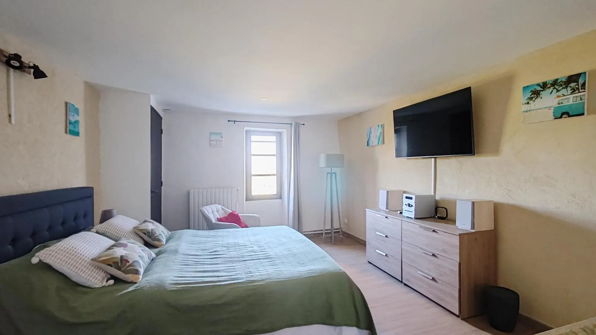 Chambres D'Hotes L'Amphitryon 5 Chambres Villemus Bed & Breakfast